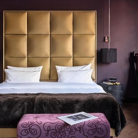Roomers, Frankfurt, A Member Of Design Hotels Frankfurt am Main Exterior photo A room at the Hotel Axelmannstein