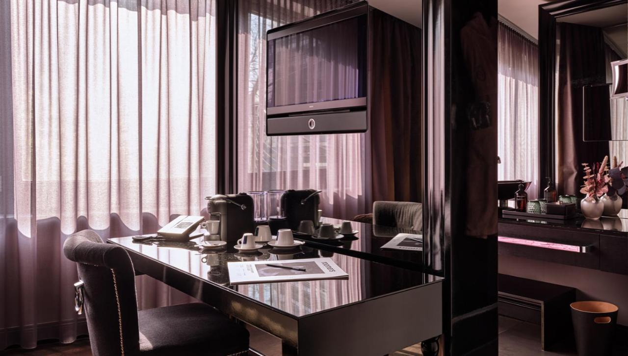Roomers, Frankfurt, A Member Of Design Hotels Frankfurt am Main Exterior photo The interior of a suite at the Mandarin Oriental, London