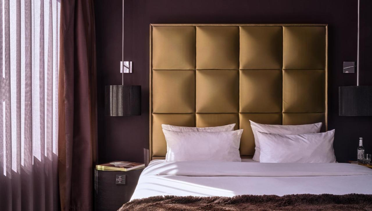 Roomers, Frankfurt, A Member Of Design Hotels Frankfurt am Main Exterior photo A bedroom at the hotel