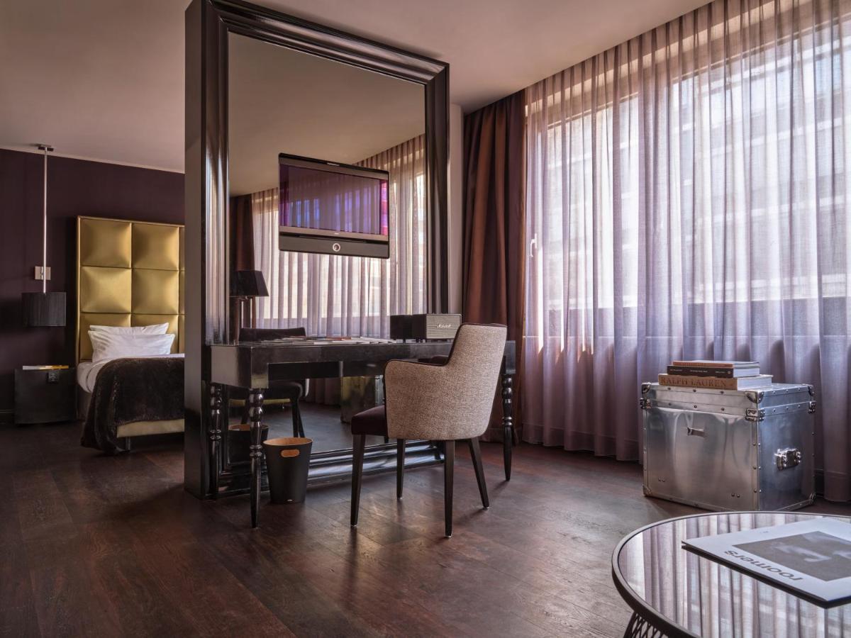 Roomers, Frankfurt, A Member Of Design Hotels Frankfurt am Main Exterior photo A suite at the hotel