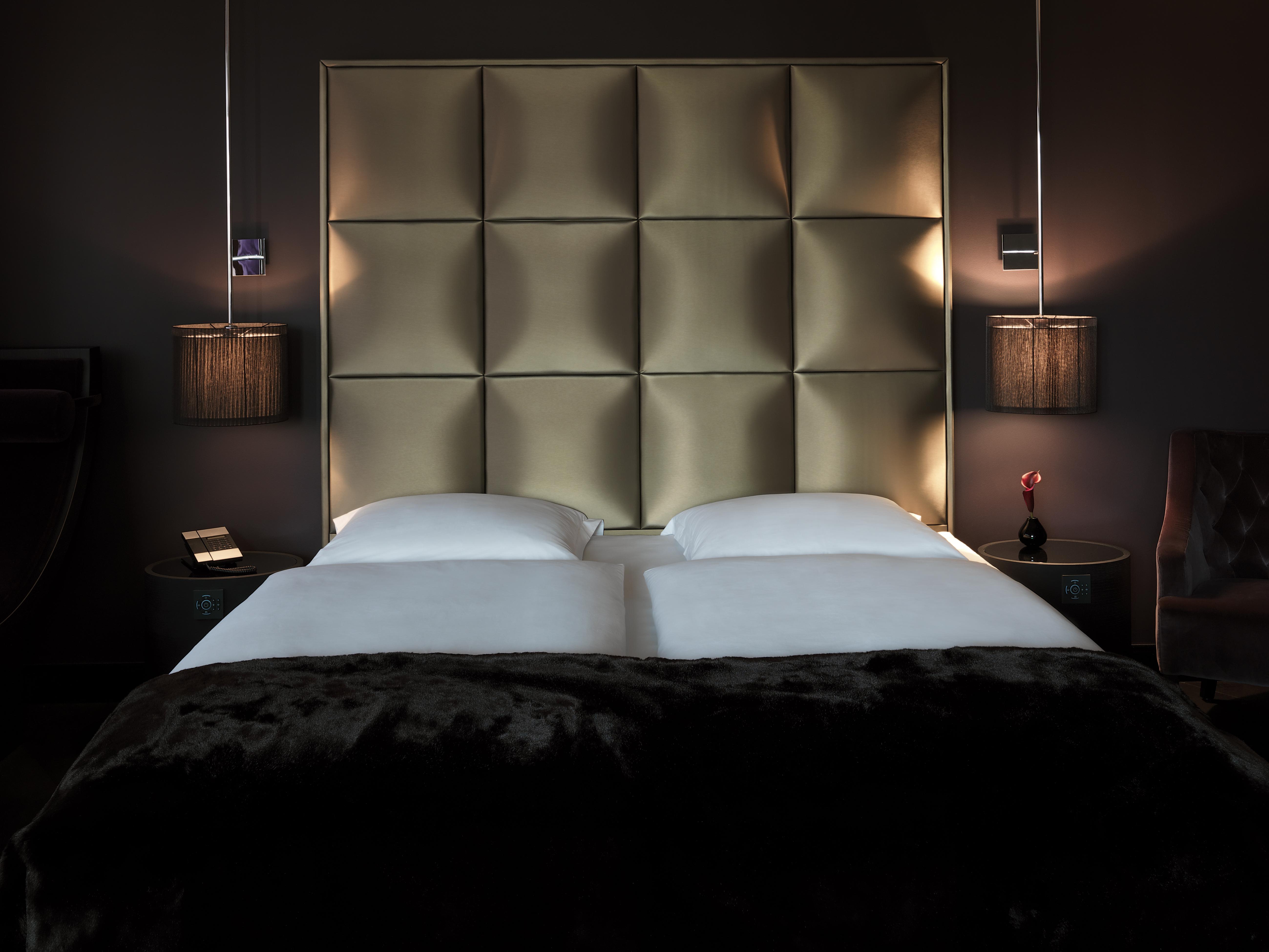 Roomers, Frankfurt, A Member Of Design Hotels Frankfurt am Main Exterior photo A bed