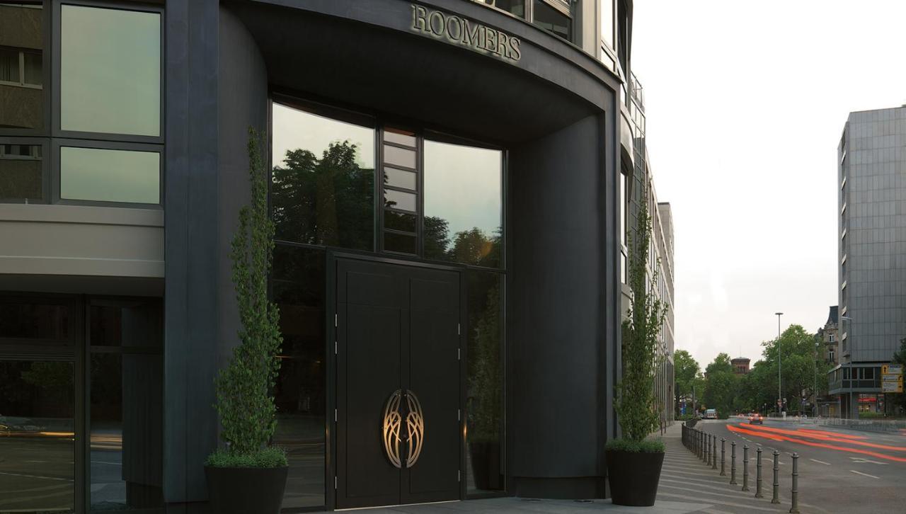 Roomers, Frankfurt, A Member Of Design Hotels Frankfurt am Main Exterior photo Entrance to the headquarters of the Royal College of Music
