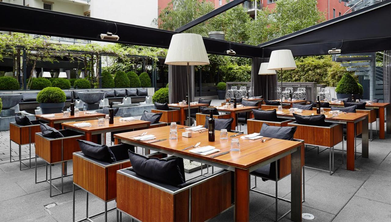 Roomers, Frankfurt, A Member Of Design Hotels Frankfurt am Main Exterior photo The outdoor dining area